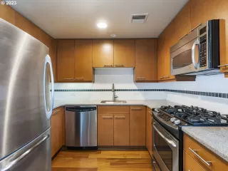 Photo #3: 23506299 Listing