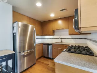 Photo #4: 23506299 Listing