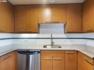 Photo #5: 23506299 Listing