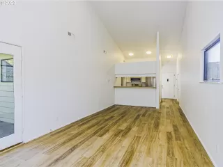 Photo #4: 23506848 Listing 