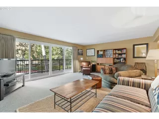 Photo #6: 23506984 Listing