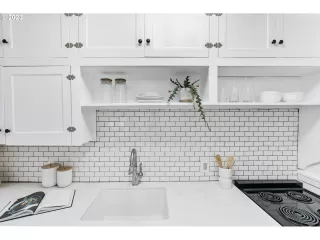 Photo #2: 23507169 Listing