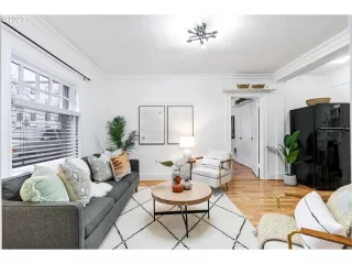 Photo #5: 23507169 Listing