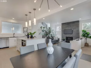 Photo #3: 23507512 Listing