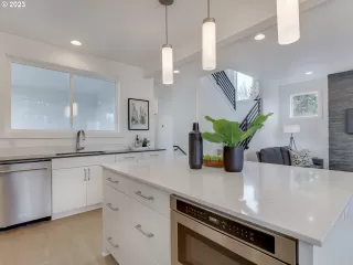 Photo #4: 23507512 Listing