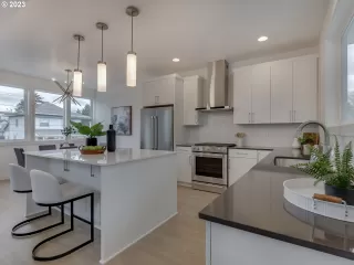 Photo #6: 23507512 Listing