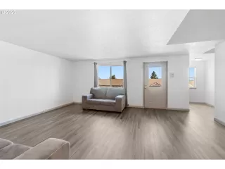 Photo #3: 23507570 Listing