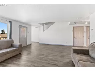 Photo #5: 23507570 Listing