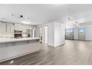 Photo #6: 23507570 Listing