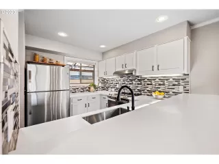 Photo #3: 23507660 Listing