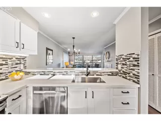 Photo #4: 23507660 Listing