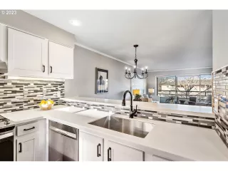 Photo #5: 23507660 Listing