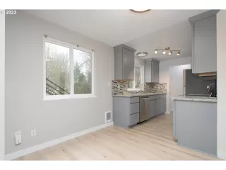 Photo #3: 23507982 Listing