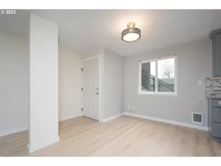 Photo #4: 23507982 Listing