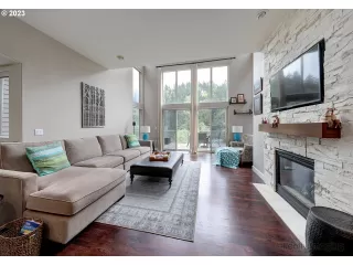 Photo #5: 23508270 Listing