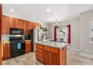 Photo #4: 23508490 Listing