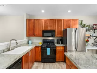 Photo #5: 23508490 Listing