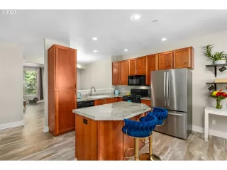 Photo #6: 23508490 Listing