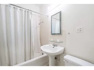 Photo #3: 23508573 Listing