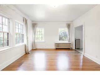 Photo #6: 23508573 Listing