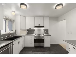 Photo #4: 23508779 Listing 