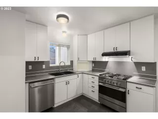 Photo #5: 23508779 Listing 