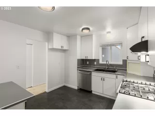 Photo #6: 23508779 Listing 