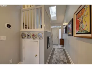 Photo #5: 23509852 Listing