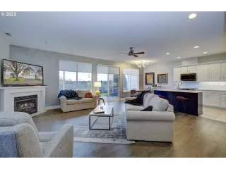 Photo #6: 23509852 Listing