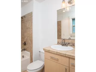 Photo #5: 23510404 Listing 