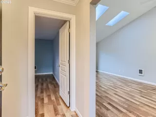 Photo #3: 23510473 Listing