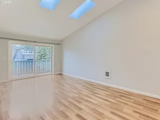 Photo #4: 23510473 Listing