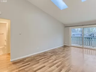 Photo #6: 23510473 Listing