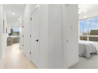 Photo #4: 23510912 Listing