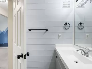 Photo #2: 23512379 Listing