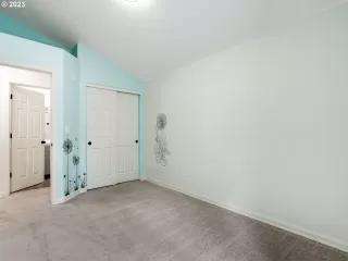 Photo #4: 23512379 Listing