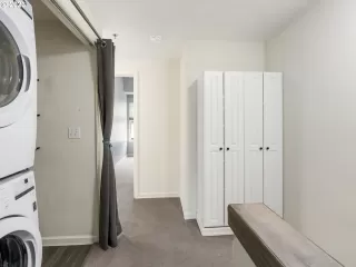 Photo #5: 23512379 Listing