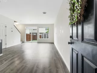 Photo #6: 23512379 Listing