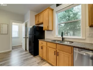 Photo #5: 23514273 Listing