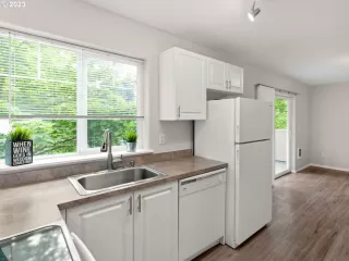 Photo #2: 23514763 Listing