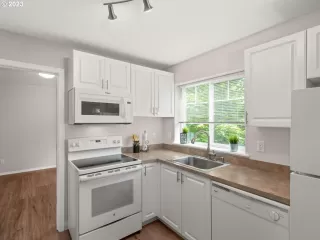 Photo #3: 23514763 Listing