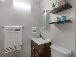 Photo #5: 23514763 Listing