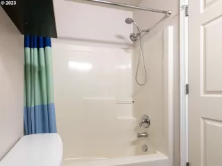 Photo #6: 23514763 Listing