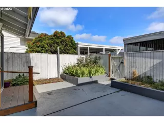 Photo #4: 23516729 Listing