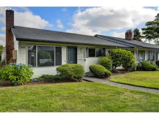 Photo #5: 23516729 Listing