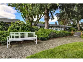 Photo #6: 23516729 Listing