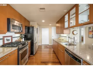 Photo #2: 23516977 Listing