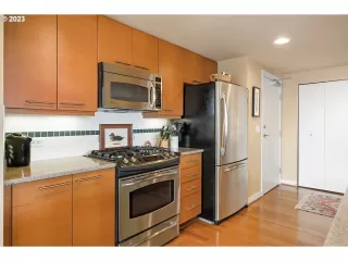 Photo #4: 23516977 Listing