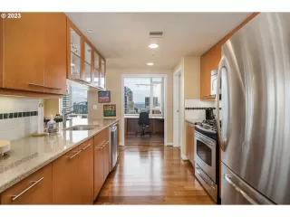 Photo #5: 23516977 Listing