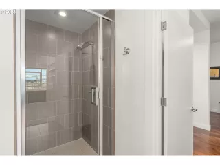 Photo #4: 23517283 Listing